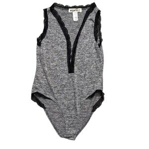 👚 Montrez Lace Trim Gray Bodysuit Size‎ L NWOT 🖤✨